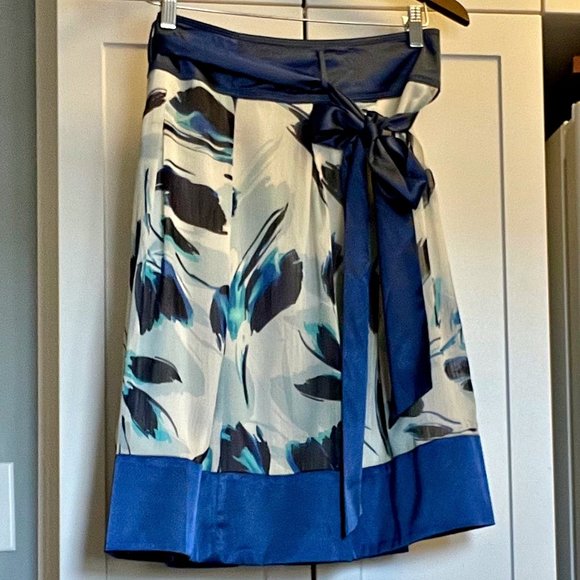 Pretty midi skirt with satin trim - Picture 1 of 2